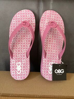 NWT GBG Los Angeles Pink Patterned Sandals Size 9